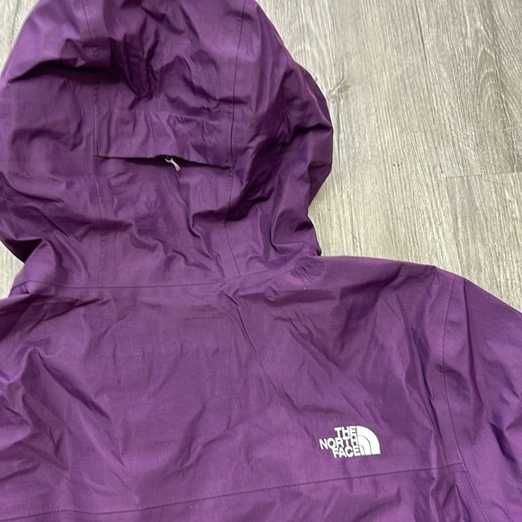 The North Face
Terrain Vista 3L Pro Jacket - Women's Color:
Black Currant Purple - Picture 11 of 11